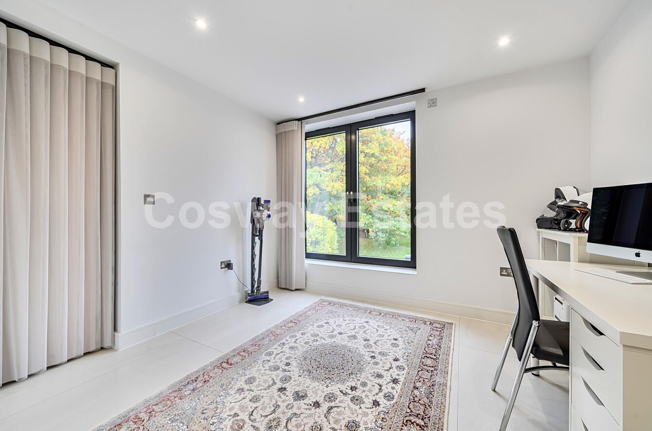 Reddings Close, Mill Hill, NW7, London